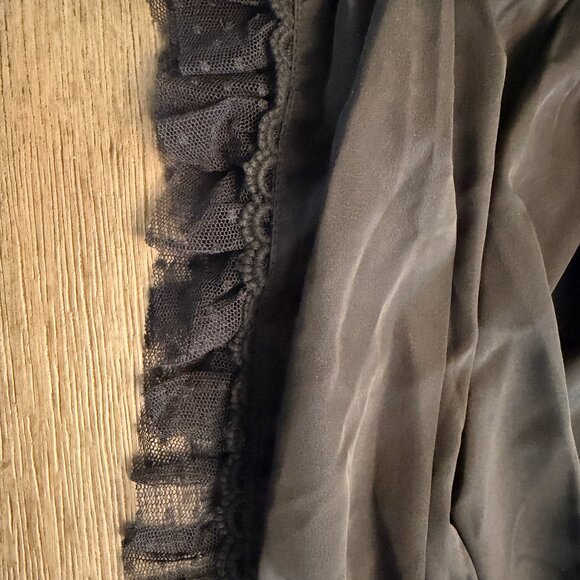 Lovers + Friends Black Ruched Mini Skirt w/ Lace Trim – NWT (Small) - Picture 4 of 9